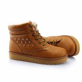 Women's lined winter boots with rivets